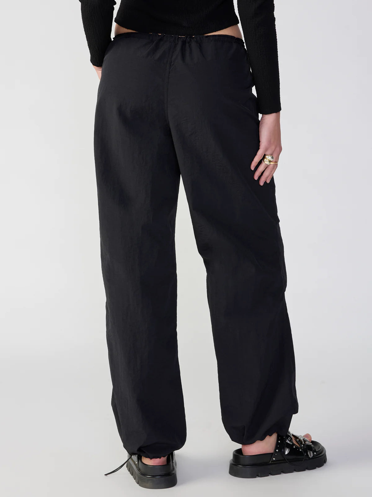 90's Parachute Standard Rise Pant — Black